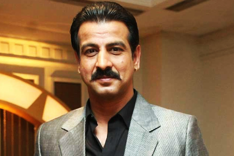 এমনকি হিন্দি ছবি শুটিংয়ের সময় সেটে নিরাপত্তার জন্যও এগিয়ে আসে রণিতের সংস্থা। ‘লগান’, ‘দিল চাহতা হ্যায়’, ‘ইয়াদে’, ‘না তুম জানো না হম’, ‘সাথিয়া’ এব‌ং ‘আরমান’ ছবির সেটে নিরাপত্তার দায়িত্ব নেন রণিত।