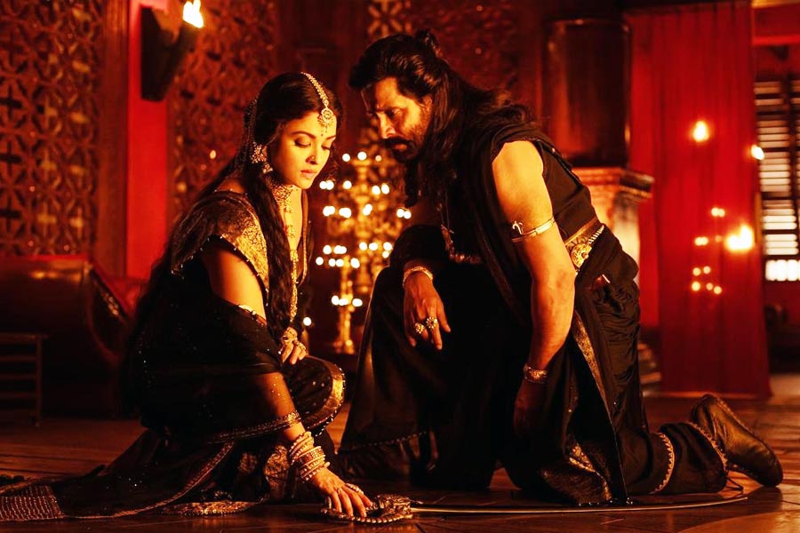 Aishwarya Rai Bachchan and Vikram in Ponniyin Selvan 2