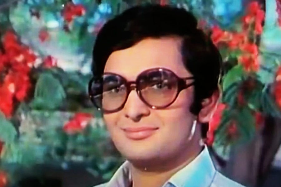 ঋষিকে জানানো হয় যে, ৩০ হাজার টাকার বিনিময়ে একটি পুরস্কার কেনা যায়। অভিনেতা বলেন, ‘‘১৯৭৩ সালে ৩০ হাজার টাকার মূল্য অনেক। কিন্তু আমার বাবার টাকার অভাব ছিল না। তাই আমি সঙ্গে সঙ্গে টাকা দিয়ে দিই।’’