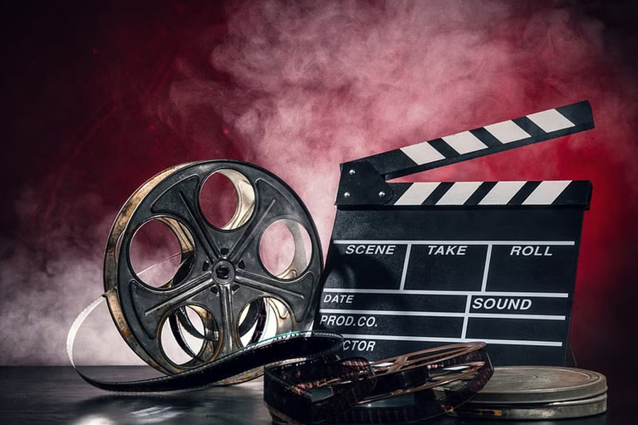 বলিপাড়ার একাংশের অনুমান, এখনও অর্থের বিনিময়ে পুরস্কার কেনা যায়। তবে তার জন্য নাকি সঠিক লোকের সঙ্গে পরিচয় থাকা প্রয়োজন। 