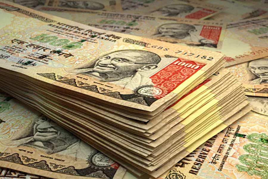 কিন্তু এখন ৩০ হাজার টাকা দিয়ে পুরস্কার কেনা সম্ভব নয় বলে দাবি করেন বলিপাড়ার একাংশ। তাঁদের অনুমান, এখন একটি পুরস্কার কিনতে হলে কমপক্ষে ৬ লক্ষ টাকা খরচ করতে হয়।