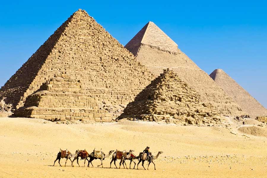 Egyptian ruler Al-Aziz Uthman and why he wanted to demolish pyramids 