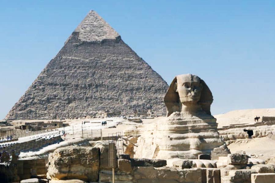 Egyptian ruler Al-Aziz Uthman and why he wanted to demolish pyramids 