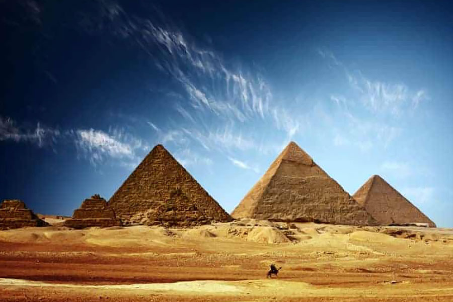 Egyptian ruler Al-Aziz Uthman and why he wanted to demolish pyramids 