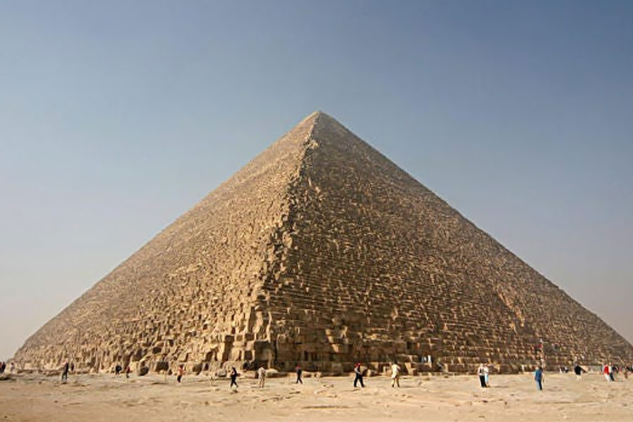 Egyptian ruler Al-Aziz Uthman and why he wanted to demolish pyramids 