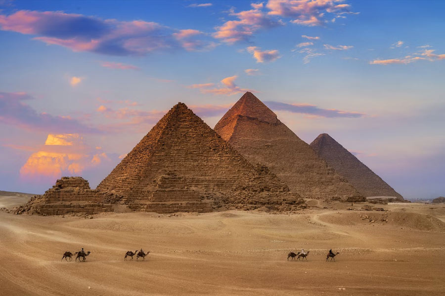 Egyptian ruler Al-Aziz Uthman and why he wanted to demolish pyramids 