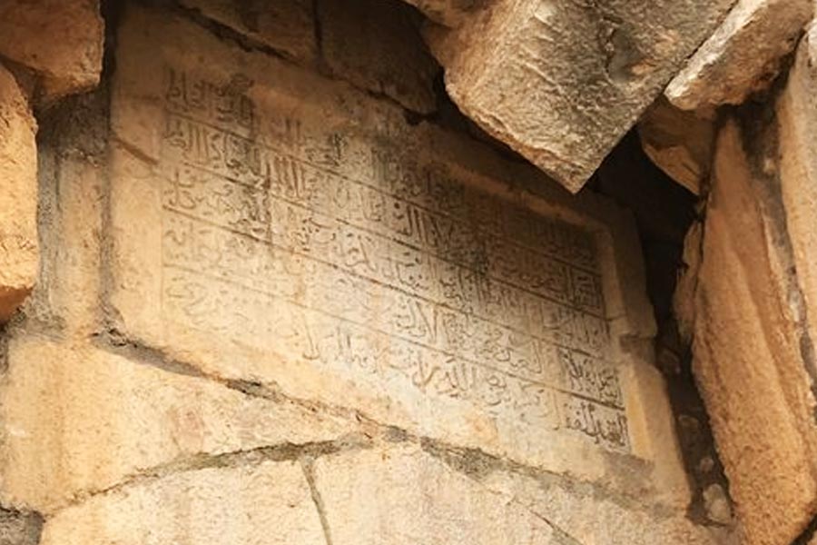 Egyptian ruler Al-Aziz Uthman and why he wanted to demolish pyramids 