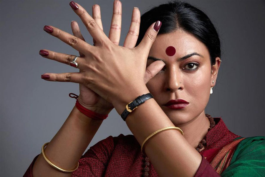 রূপান্তরকামী সমাজসেবী শ্রীগৌরী সবন্তের জীবনের উপর ভিত্তি করে রবি যাদব ‘তালি’ নামের একটি ওয়েব সিরিজ় বানিয়েছেন। এই সিরিজ়েই শ্রীগৌরীর ভূমিকায় অভিনয় করতে দেখা যাবে সুস্মিতাকে।