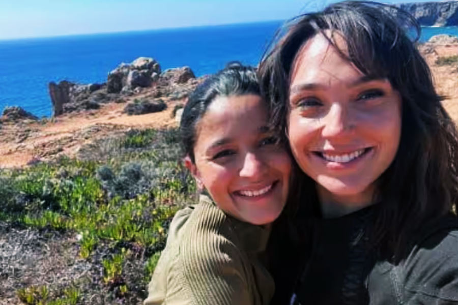 টম হার্পার পরিচালিত স্পাই থ্রিলার ঘরানার এই ছবিতে হলি অভিনেত্রী গ্যাল গ্যাডটের সঙ্গে অভিনয় করতে দেখা যাবে আলিয়াকে। ১১ অগস্ট নেটফ্লিক্সে মুক্তি পাবে ছবিটি।