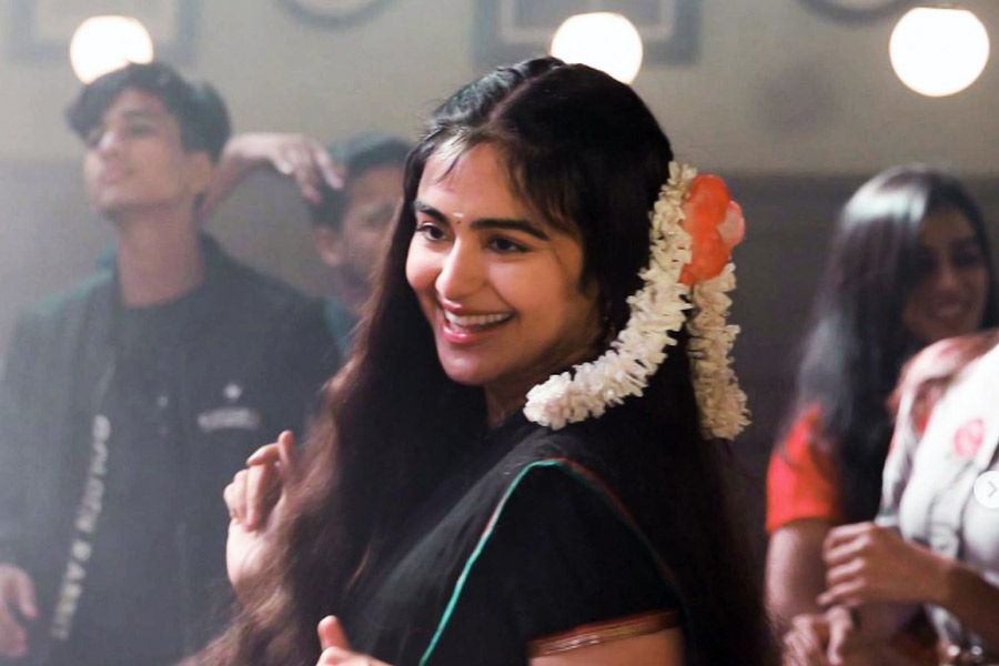 ‘১৯২০’, ‘হাসি তো ফাসি’ ছবি ছাড়াও ‘কম্যান্ডো’ ফিল্ম সিরিজ়ের প্রথম এবং দ্বিতীয় পর্বে অভিনয় করেছিলেন আদা। 