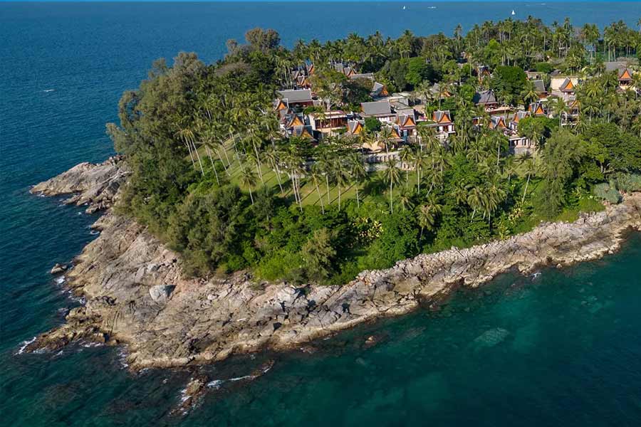 গ্রেট নিকোবর আইল্যান্ডের একেবারে দক্ষিণের অংশটির নাম ইন্দিরা পয়েন্ট। এটি ভারতের দক্ষিণতম বিন্দু হিসাবে পরিচিত। বেশ কিছু নদী শিরা-উপশিরার মতো এই দ্বীপকে ঘিরে রেখেছে।