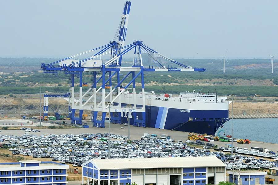 গ্রেট নিকোবরকে সমুদ্রের মাঝে জংশনে পরিণত করতে পারলে সিঙ্গাপুর এবং শ্রীলঙ্কার হামবানটোটা বন্দরের সঙ্গে টেক্কা দেওয়া সম্ভব হবে। এই দুই বন্দরের যোগ্য বিকল্প হয়ে উঠতে পারে গ্রেট নিকোবর আইল্যান্ড।