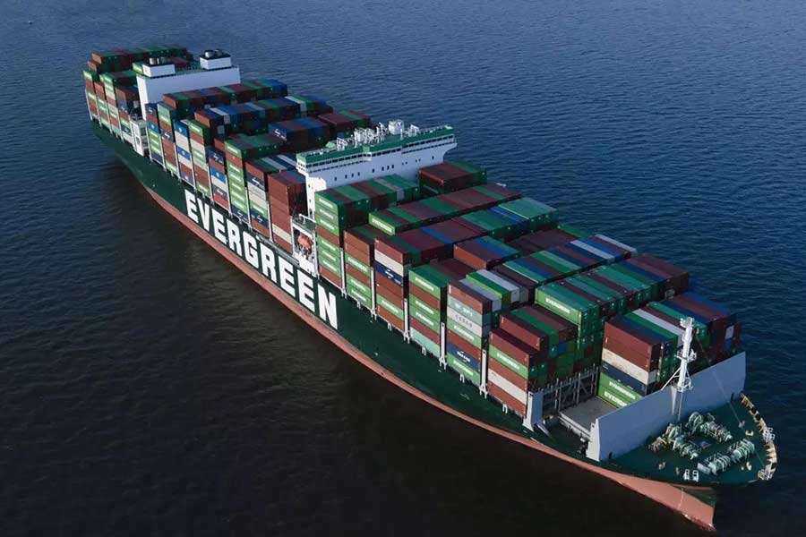 এশিয়া তথা সমগ্র বিশ্বে ছোট এবং মাঝারি আকারের জাহাজ নির্মাণের অন্যতম পীঠস্থান হয়ে উঠেছে চট্টগ্রাম। গ্রেট নিকোবরে জাহাজ তৈরির শিল্প গড়ে তুলতে পারলে বাংলাদেশের এই শহরটিকেও টেক্কা দেওয়া যাবে।