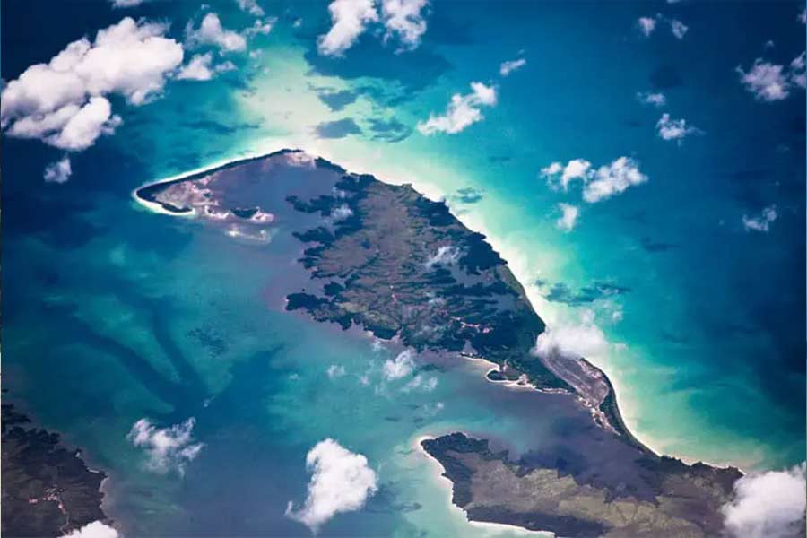 গত মার্চ মাসে কেন্দ্রীয় সরকারের নীতি আয়োগ গ্রেট নিকোবর উন্নয়ন পরিকল্পনা ঘোষণা করেছে। তাতে পরিবহণ এবং প্রযুক্তিগত ঢালাও পরিষেবা দিয়ে দ্বীপটিকে সাজিয়ে তোলার কথা বলা হয়েছে।