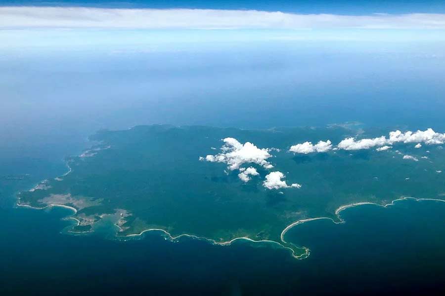 জাপানের সাহায্য নিয়ে ভারত সরকার চেন্নাই থেকে গ্রেট নিকোবর পর্যন্ত অপটিক্যাল ফাইবার যোগাযোগ ব্যবস্থা স্থাপন করেছে। যার মাধ্যমে দ্বীপটিতে টেলিকম পরিষেবা পাওয়া যাবে। সরকারি এই সমস্ত উদ্যোগের মাধ্যমে গ্রেট নিকোবর আগামী দিনে বঙ্গোপসাগরের মাঝে আরও উজ্জ্বল হয়ে উঠবে বলে আশাবাদী আধিকারিকেরা।