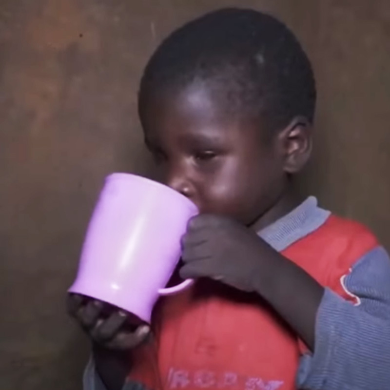 চিকিৎসকেরা অ্যাগনেসের বার বার দৃষ্টিহীন সন্তান জন্ম দেওয়ার কারণ খুঁজে পাননি। তবে অ্যাগনেসের গ্রামবাসীদের একাংশের মতে তিনি ‘অভিশপ্ত’। আবার একাংশের মতে কেউ বা কারা তাঁর উপর ‘কালো জাদু’ করেছে। আর সেই কারণেই নাকি অ্যাগনেস বার বার দৃষ্টিহীন সন্তানের জন্ম দিয়েছেন।