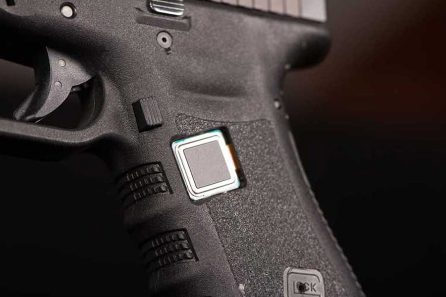 World’s first smart gun has fingerprint technology to decrease the crime rate and misuse