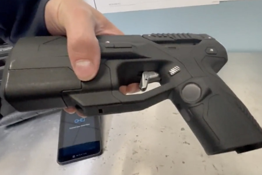 World’s first smart gun has fingerprint technology to decrease the crime rate and misuse