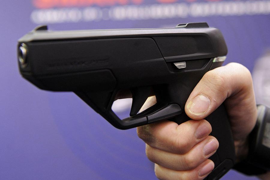 World’s first smart gun has fingerprint technology to decrease the crime rate and misuse