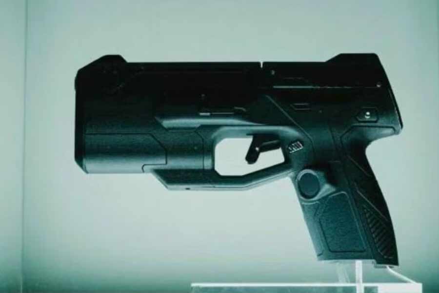 World’s first smart gun has fingerprint technology to decrease the crime rate and misuse