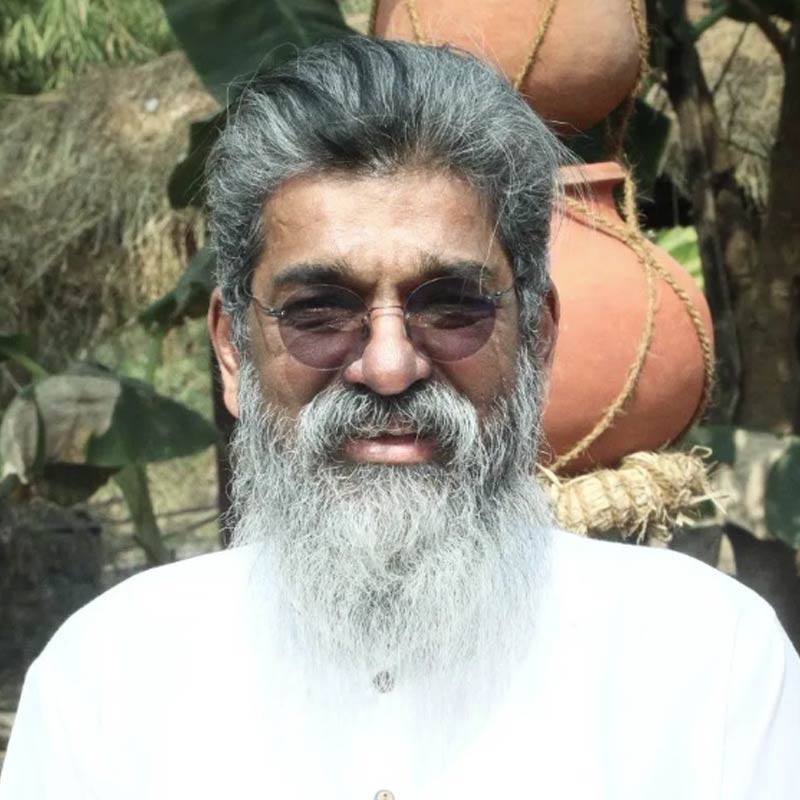 হিন্দি ছবির অন্যতম পরিচালক-প্রযোজক গোবিন্দ নিহালানির পরিচালনায় ১৯৮৭ সালে সম্প্রচারিত হয় ‘তমস’ নামের ধারাবাহিক। এই ধারাবাহিকে গোবিন্দের সঙ্গে সহ-পরিচালক হিসাবে কাজ করেন নিতিন।