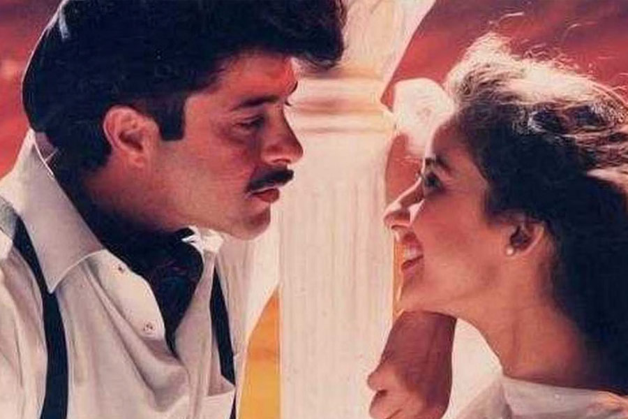 ১৯৯৩ সালে মুক্তিপ্রাপ্ত ‘ভূকম্প’ ছবিতে প্রথম কাজ করলেও নিতিনের পরিচিতি তৈরি হয় বিধু বিনোদ চোপড়া পরিচালিত ‘১৯৪২: আ লভ স্টোরি’ ছবির মাধ্যমে। এই ছবিতে শিল্প নির্দেশক হিসাবে কাজ করেছিলেন তিনি।