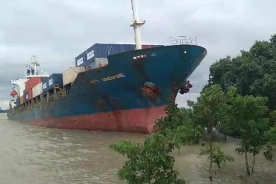 A barge stuck in the river bank at Garchumuk of Howrah