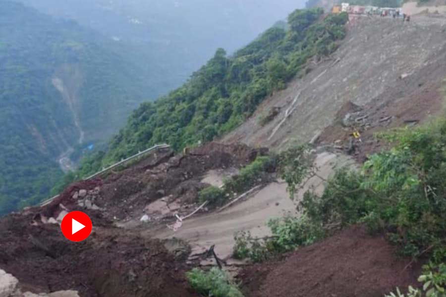 Landslide in Himachal blocks Shimla to Chandigarh highway