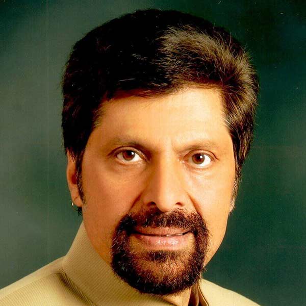 কানাঘুষো শোনা যায়, বিআর চোপড়া যখন ‘মহাভারত’ ধারাবাহিকের জন্য কাজ করছিলেন তখন ভীষ্ম চরিত্রে অভিনয়ের জন্য বিজয়েন্দ্রকেই প্রথম পছন্দ হয়েছিল তাঁর। কিন্তু বিআর চোপড়ার প্রস্তাব খারিজ করে দেন অভিনেতা।