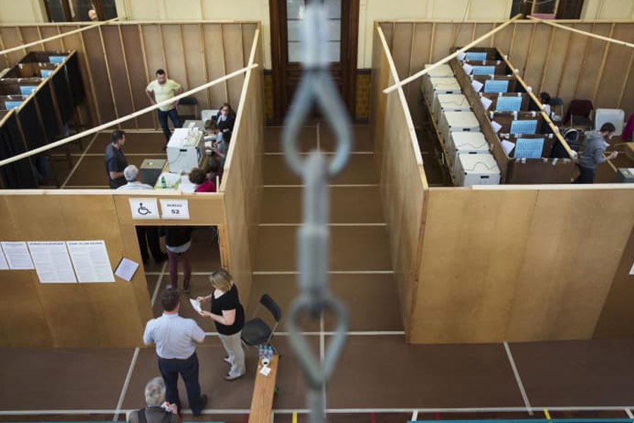 ২০০৩ সালের ১৮ মে ব্রাসেলস-হ্যাল-ভিলভোর্দে নির্বাচনী কেন্দ্রের জন্য ভোটগ্রহণ করা হয়েছিল। ওই কেন্দ্রের চেম্বার অফ রিপ্রেজেন্টেটিভ হওয়ার দৌড়ে থাকা প্রার্থীদের জন্য ৪,২৯৮ (০.৫১ শতাংশ) ভোট পড়েছিল। অন্য দিকে, লুভেন কেন্দ্রের জন্য সর্বোচ্চ ২,১৪২ (০.৬৭ শতাংশ) ভোট জমা পড়ে।