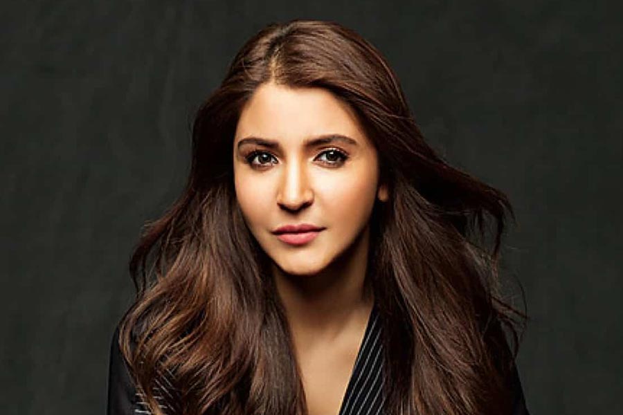 অভিনয়জগতে কেরিয়ার শুরু করার সময় থেকেই ঠোঁটের গড়ন নিয়ে বার বার কটাক্ষের স্বীকার হয়েছিলেন বলি অভিনেত্রী অনুষ্কা শর্মা। ২০১৪ সালে তাঁর ছবির জন্যই অস্ত্রোপচারের সিদ্ধান্ত নেন তিনি।