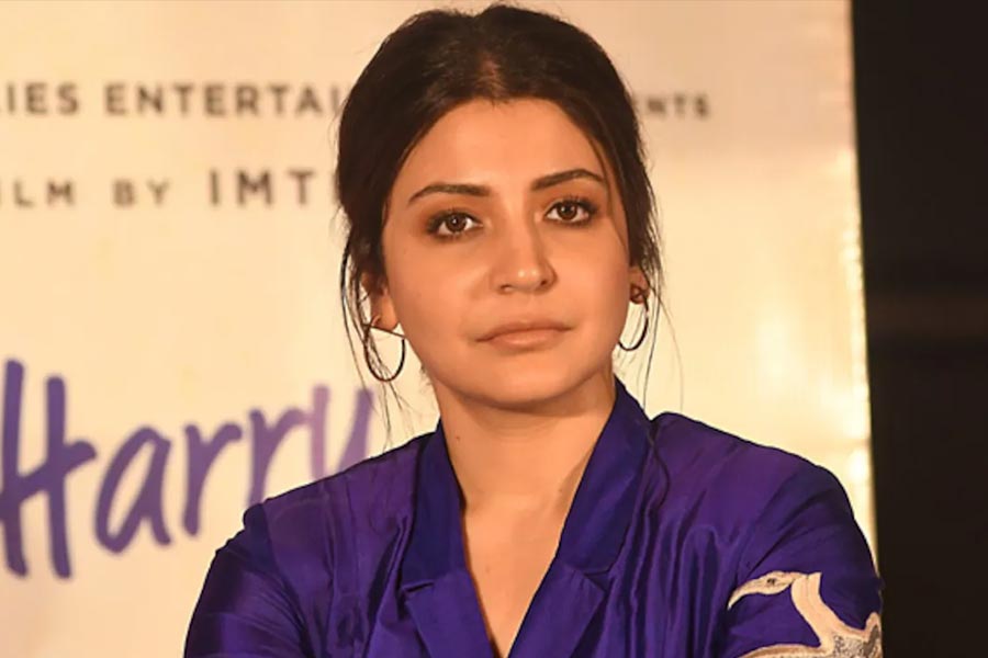 ২০১৫ সালে প্রেক্ষাগৃহে অনুরাগ কাশ্যপের পরিচালনায় মুক্তি পেয়েছিল ‘বম্বে ভেলভেট’ ছবিটি। এই ছবির জন্য ঠোঁটের অস্ত্রোপচার করিয়েছিলেন তিনি।