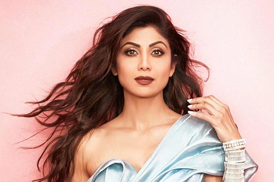 নাকের গড়ন ঠিক করার জন্য অস্ত্রোপচার করিয়েছিলেন শিল্পা। বহু দিন এই কথা গোপন রাখলেও ২০০০ সালের দিকে প্রকাশ্যে তা স্বীকার করেন অভিনেত্রী। তিনি যে ‘নোজ় জব’ করিয়েছেন, তা প্রকাশ্যে জানান তিনি।