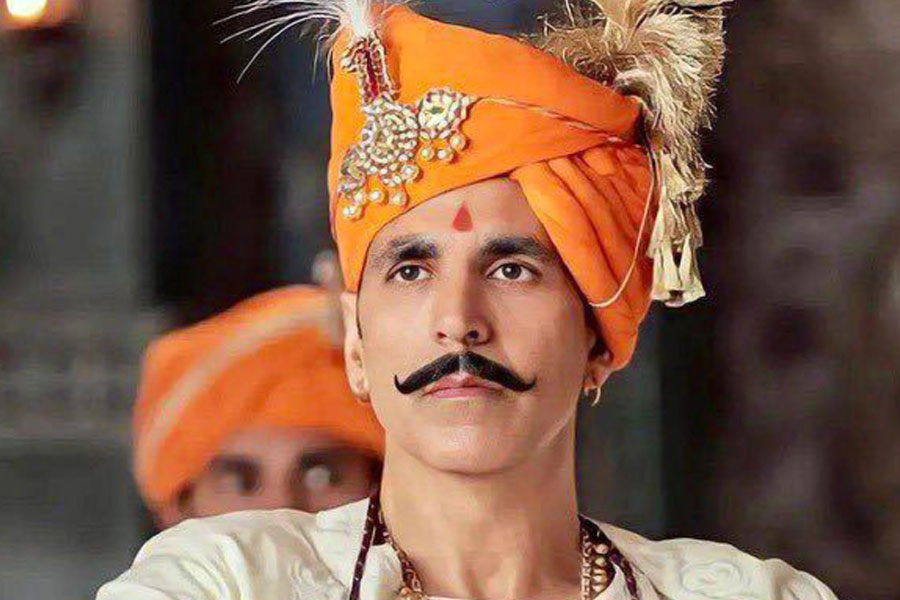 ২০২২ সালে মুক্তি পেয়েছিল ‘সম্রাট পৃথ্বীরাজ’ ছবিটি। এই ছবিটি মুক্তির পর ব্যবসা করতে না পারায় ১৪০ কোটি টাকার ক্ষতি হয়।