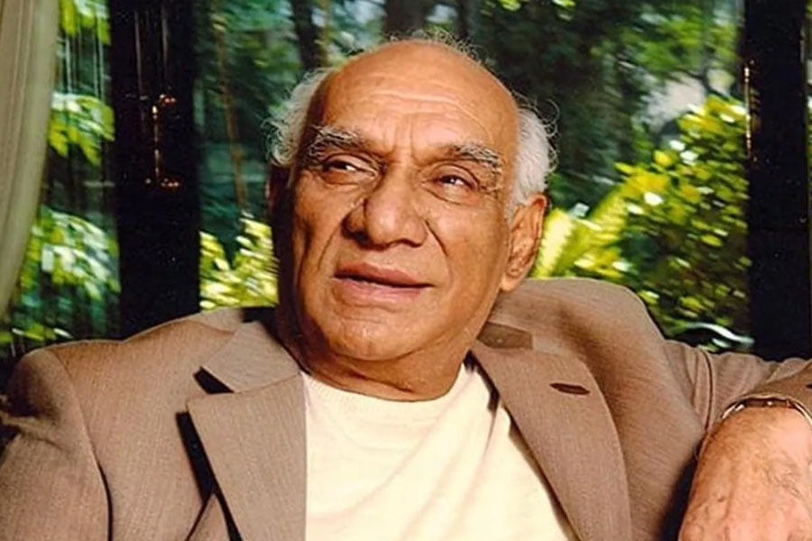 Why did bollywood actor Sunny Deol pledge to never work with Shah Rukh Khan 