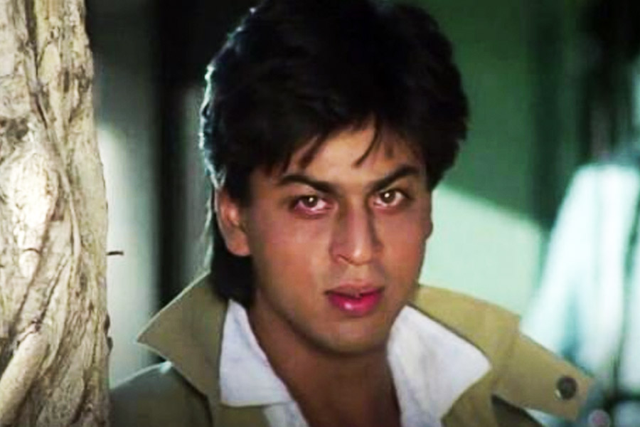 Why did bollywood actor Sunny Deol pledge to never work with Shah Rukh Khan 