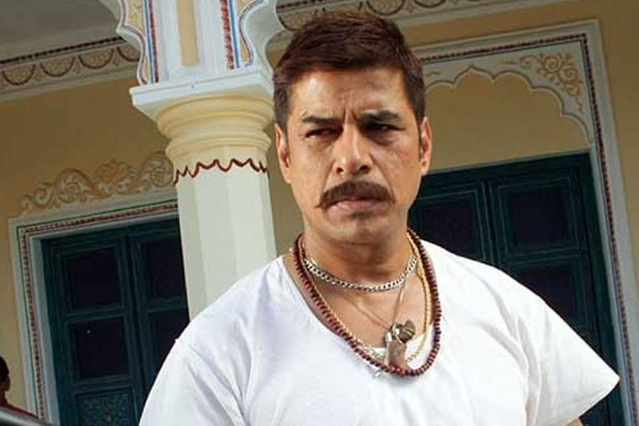 Why did bollywood actor Sunny Deol pledge to never work with Shah Rukh Khan 