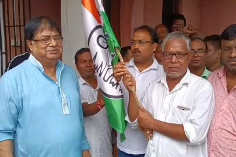 CPM candidate who won in panchayat election joins TMC at Dinhata