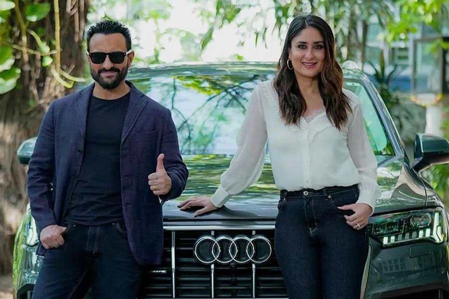 করিনা বলেন, ‘‘আমার ব্যক্তিগত জীবন নিয়ে সব সময় আলোচনা চলত। আমি কেন সইফকে বিয়ে করেছি, আমি কেন একাধিক ছবির প্রস্তাব খারিজ করেছি, আমার পুত্র তৈমুর কবে স্কুলে ভর্তি হবে, বড় হয়ে ও আদৌ অভিনয় করবে কি না তা নিয়ে হাজার হাজার প্রশ্ন।’’