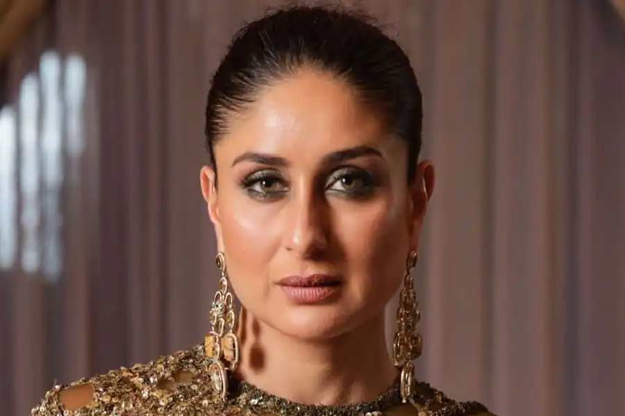 হিন্দি ফিল্মজগতে যখন রানি মুখোপাধ্যায় এবং প্রীতি জ়িন্টা একের পর এক ছবিতে অভিনয় করছিলেন সেই সময় করিনা কেন যশরাজ ফিল্মস এবং ধর্ম প্রোডাকশনসের সঙ্গে কাজ করছিলেন না তা নিয়েও প্রশ্ন করা হয়েছিল করিনাকে।