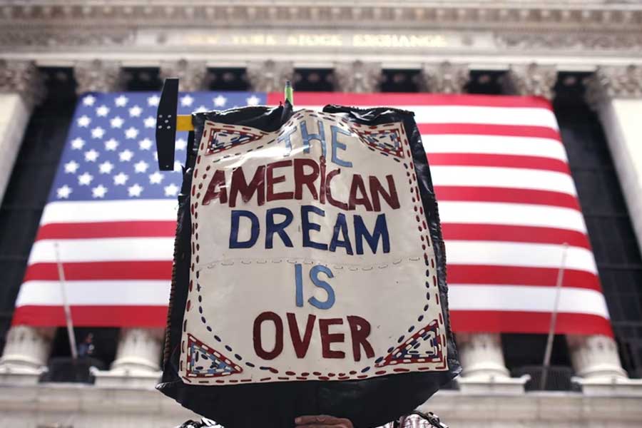 The US is set to face recession as debt is rising in the country.