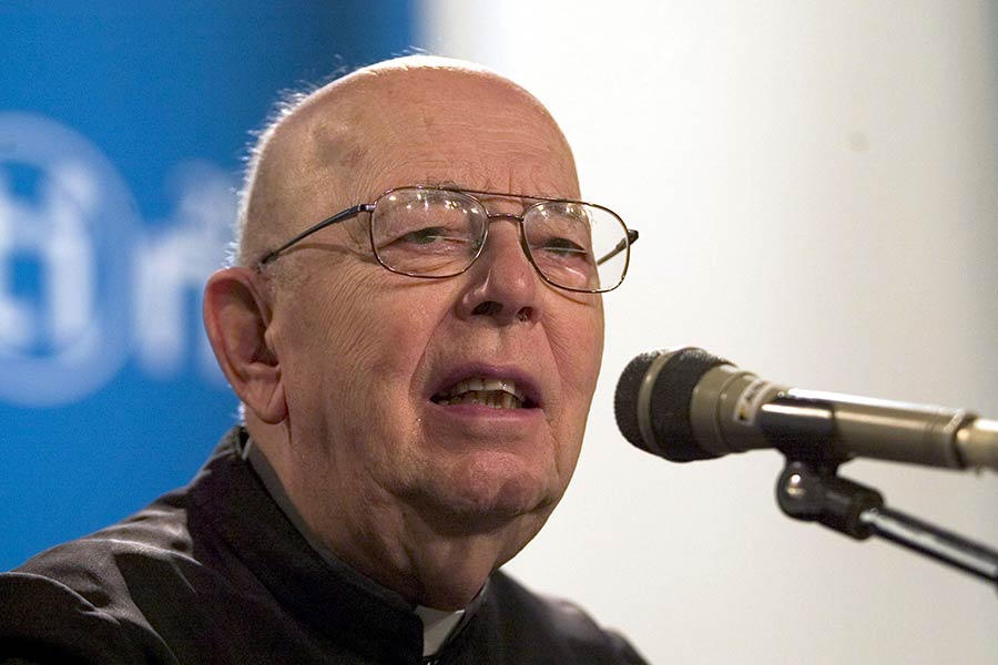  এই সন্দেহের নিরসন ঘটাতে অ্যামর্থ জানান, একেক সময় এক জন ব্যক্তির উপরে একাধিক ‘অপশক্তি’ বা ‘ডেমন’ ভর করেছে। সেই সব ক্ষেত্রে এক জনের উপরেই একাধিক এগজ়রসিজ়ম ক্রিয়া চালাতে হয়েছে। অ্যামর্থের মতে, কখনও কখনও আক্রান্তের উপর হাজারেরও বেশি ‘অপশক্তি’ ভর করেছিল।