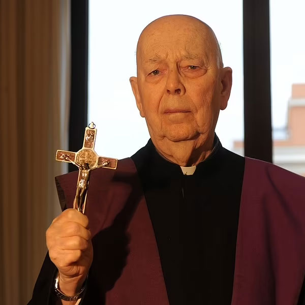 ২০১৬ সালে ৯১ বছর বয়সে প্রয়াত হন গ্যাব্রিয়েল অ্যামর্থ। মৃত্যুর পরেও তাঁর জনপ্রিয়তা বা তাঁকে ঘিরে মানুষের কৌতূহল কমেনি।  ২০১৭ সালে অ্যামর্থকে নিয়ে ‘দ্য ডেভিল অ্যান্ড ফাদার অ্যামর্থ’ নামে এক তথ্যচিত্র তৈরি করেন আমেরিকান পরিচালক উইলিয়াম ডেভিড ফ্রিডকিন। ২০২৩-এ অ্যামর্থের স্মৃতিকথার উপর ভিত্তি করে নির্মিত হয়েছে ‘দ্য পোপ’স এগজ়রসিস্ট’ ছবিটি। এখানে অ্যামর্থের ভূমিকায় দেখা গিয়েছে রাসেল ক্রো-র মতো খ্যাতনামী তারকাকে।