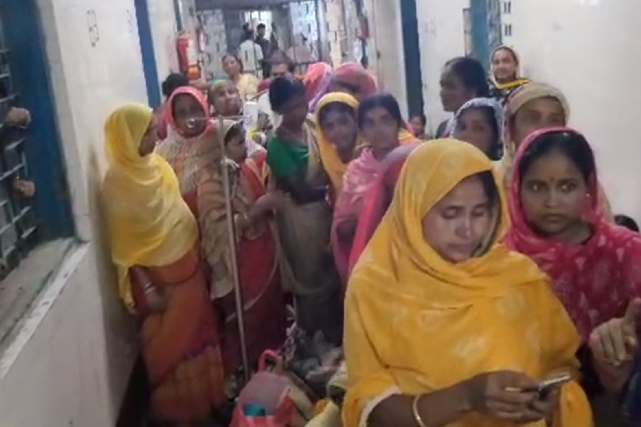 Allegation of patient's death due to medical negligence, Murshidabad hospital vandalized dgtld