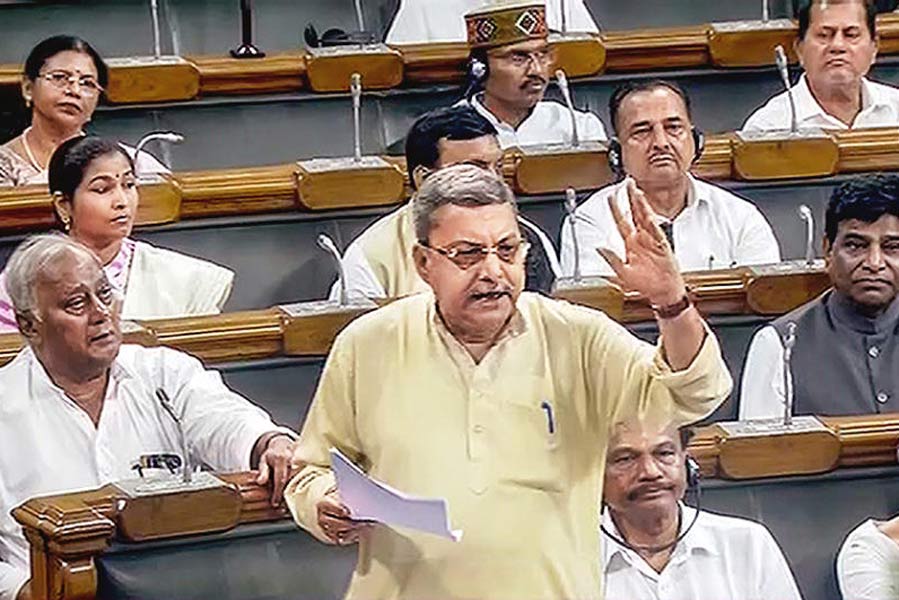 প্রস্তুত: লোকসভায় বক্তব্য পেশ করছেন তৃণমূল সাংসদ কল্যাণ বন্দ্যোপাধ্যায়