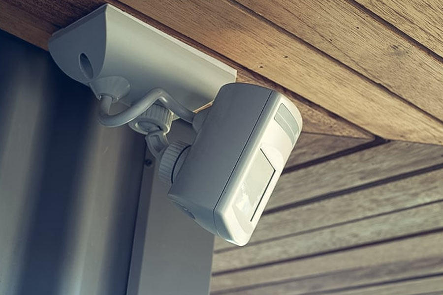 যেখানে সিন্দুক ছিল, সেখানে কারও গতিবিধি ধরার জন্য মোশন ডিটেক্টর যন্ত্র বসানো ছিল। সেই যন্ত্রের উপর সিলিকন স্প্রে করেছিলেন অভিযুক্তের। ফলে তাঁদের গতিবিধি ধরতে পারেনি ওই যন্ত্র।