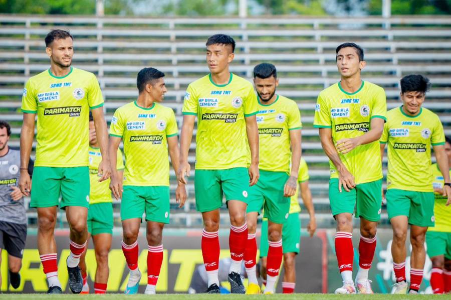 নিজের বাড়ি বিক্রি করতে চাইছিলেন ৭৫ বছরের এক বৃদ্ধ। তাই সংবাদপত্রে সম্পত্তি বিক্রির বিজ্ঞাপন দিয়েছিলেন। তাতেই ধেয়ে এল বিপদ। ১৮ জুলাই স্থানীয় থানার দ্বারস্থ হন তিনি।