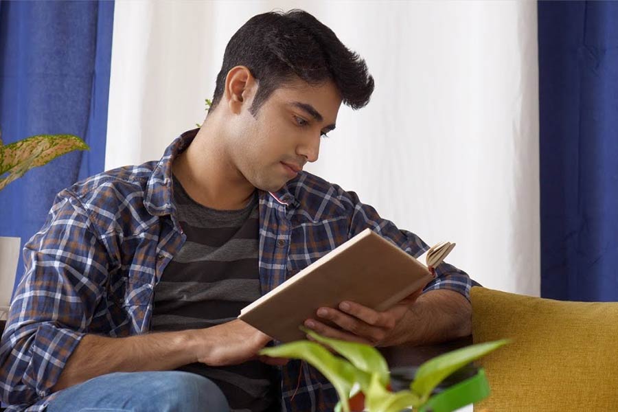 নিজের বাড়ি বিক্রি করতে চাইছিলেন ৭৫ বছরের এক বৃদ্ধ। তাই সংবাদপত্রে সম্পত্তি বিক্রির বিজ্ঞাপন দিয়েছিলেন। তাতেই ধেয়ে এল বিপদ। ১৮ জুলাই স্থানীয় থানার দ্বারস্থ হন তিনি।