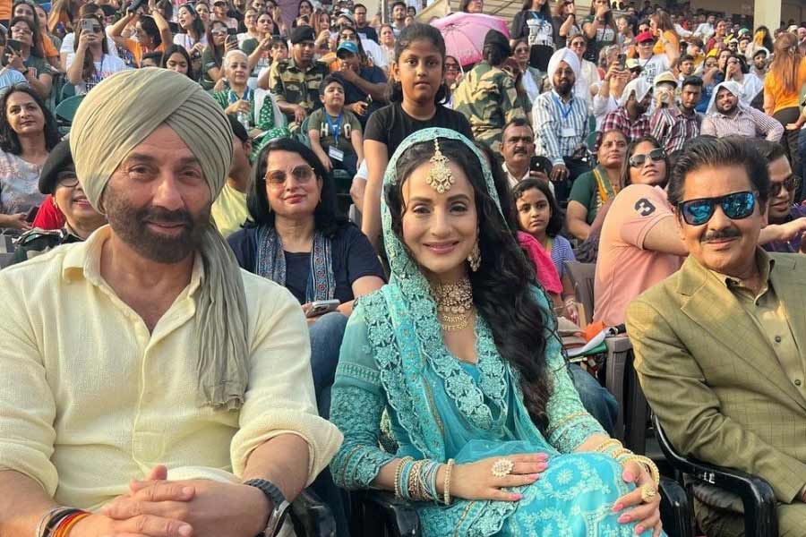 Sunny Deol chants Hindustan Zindabad dialogue in Attari-Wagah border on Gadar 2 promotion