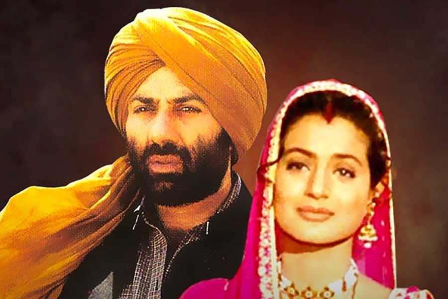 Sunny Deol chants Hindustan Zindabad dialogue in Attari-Wagah border on Gadar 2 promotion